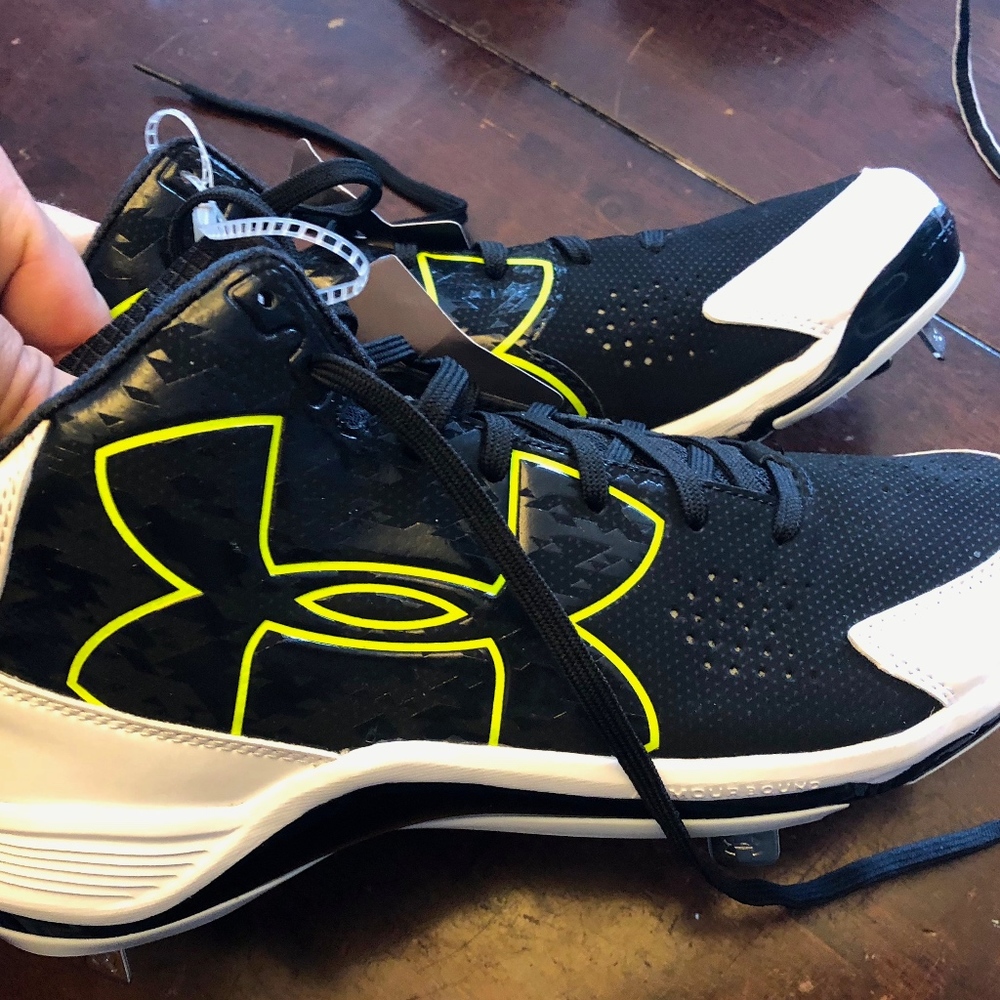 New Baseball cleats Under Armour size 8.5